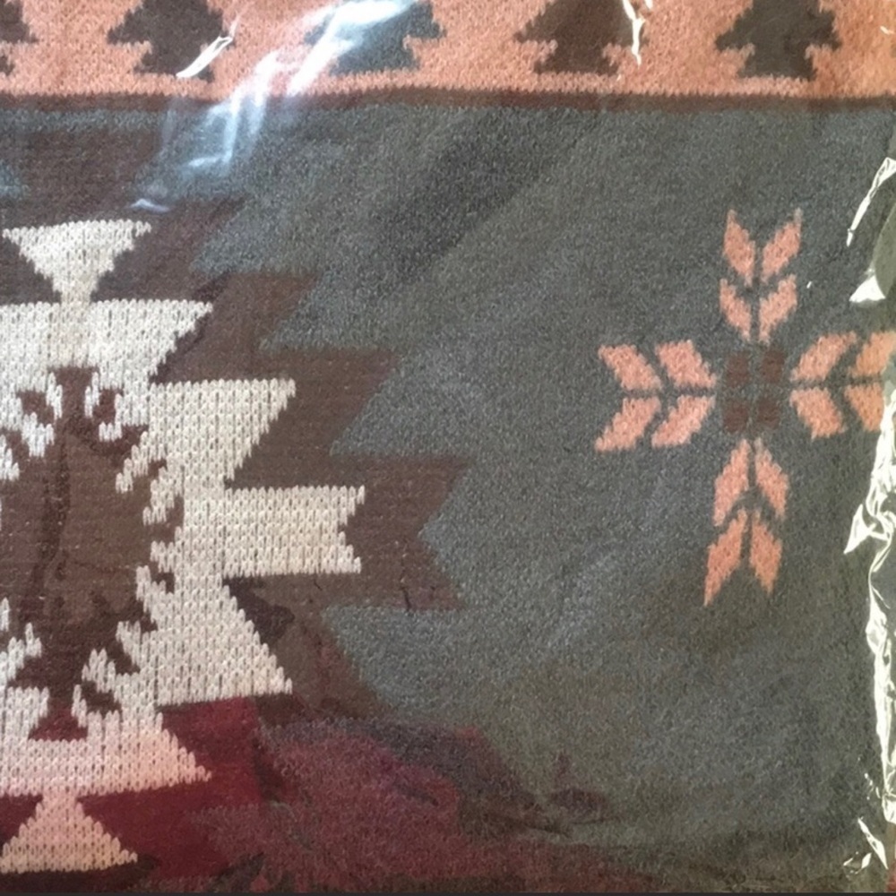 Native Cowichan Inspired Blanket Sweater - Picture 7 of 9